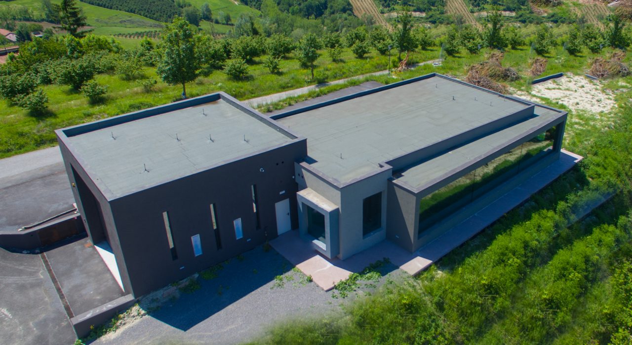 Centro polifunzionale sito nel comune di Serravalle Langhe