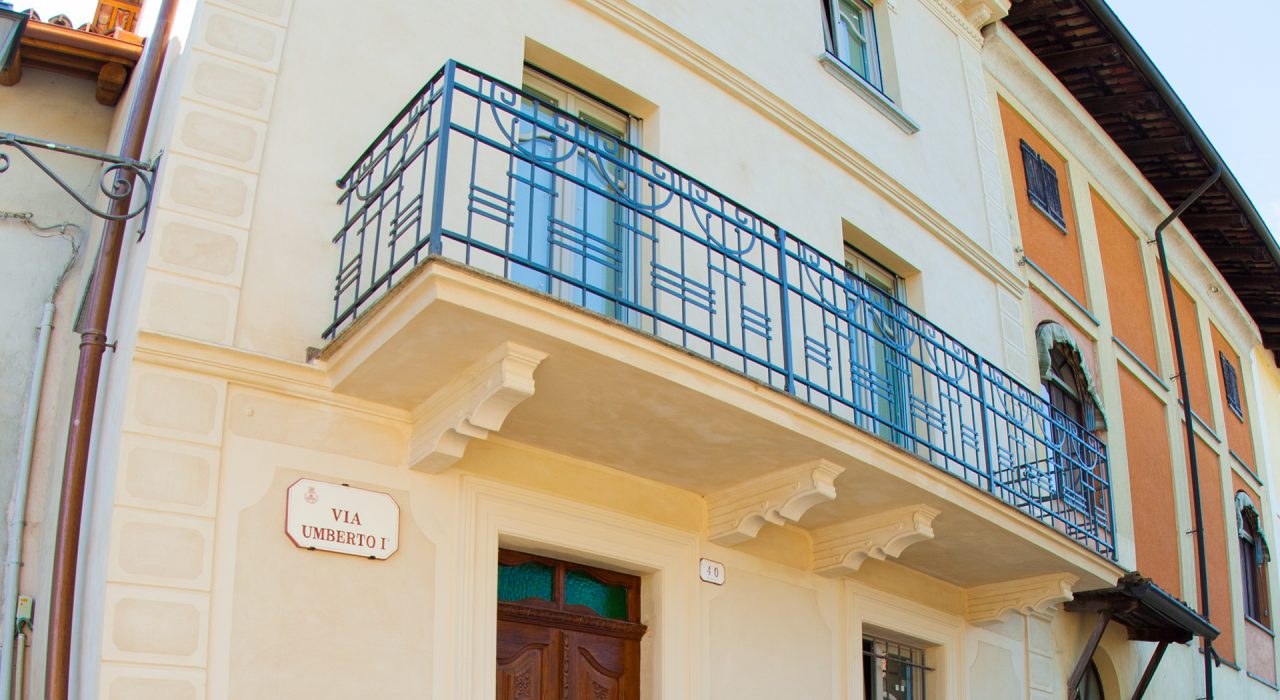 dettaglio facciata palazzo storico - comune di verduno